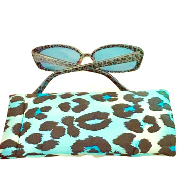 Nicole Miller Accessories - NWOT VINTAGE: Nicole Miller Sunglasses WITH Case!!